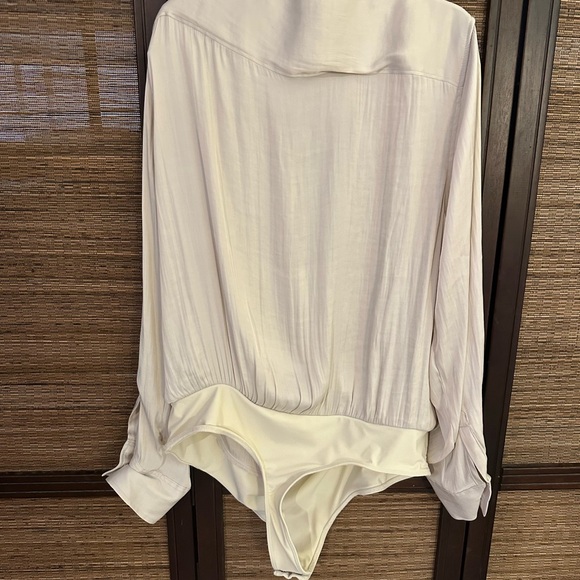 GAP Women's Cream Bodysuit - Picture 2 of 2
